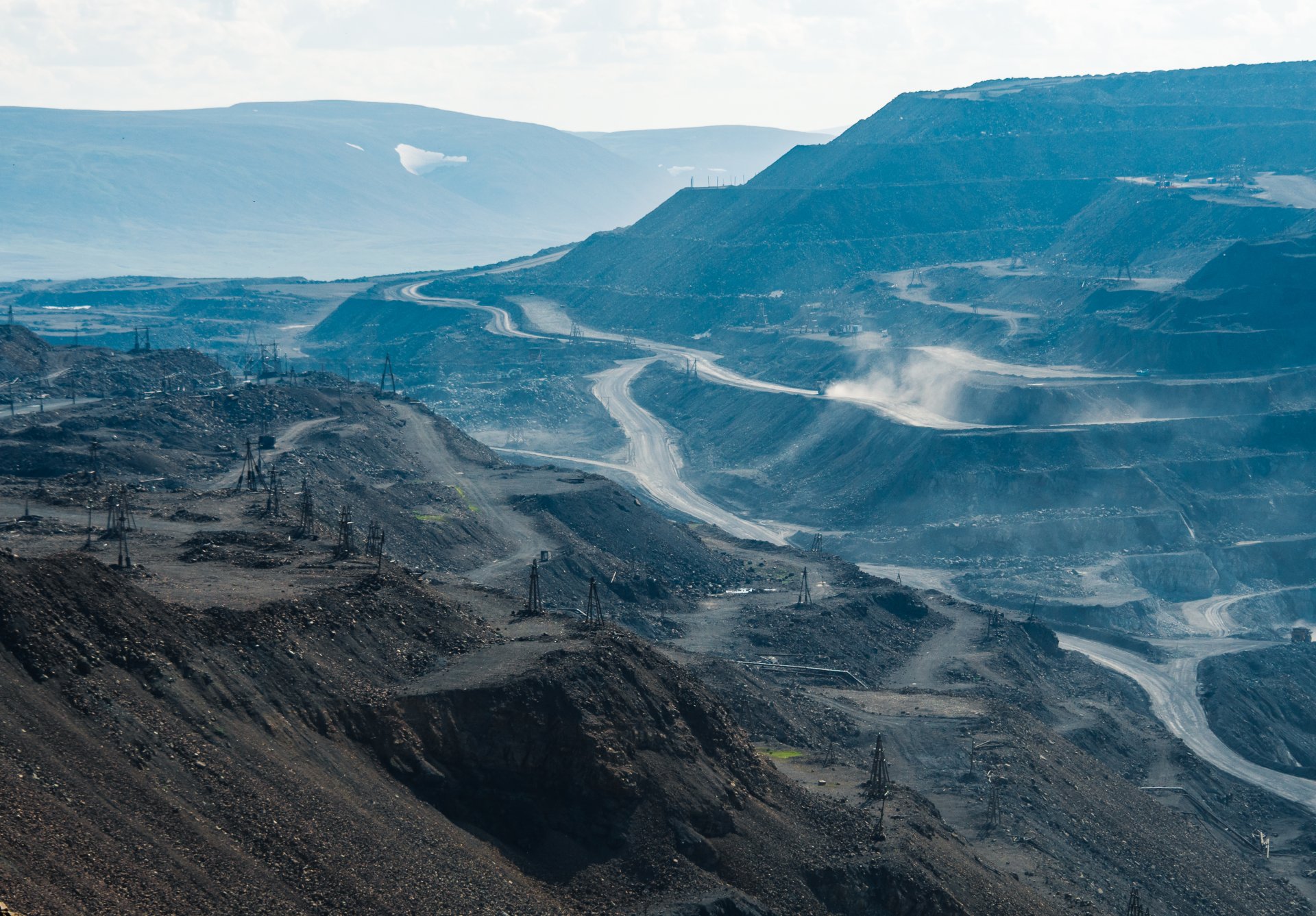 The development of the « Medvezhy Ruchey» (Bear Creek) quarry began in 1945.