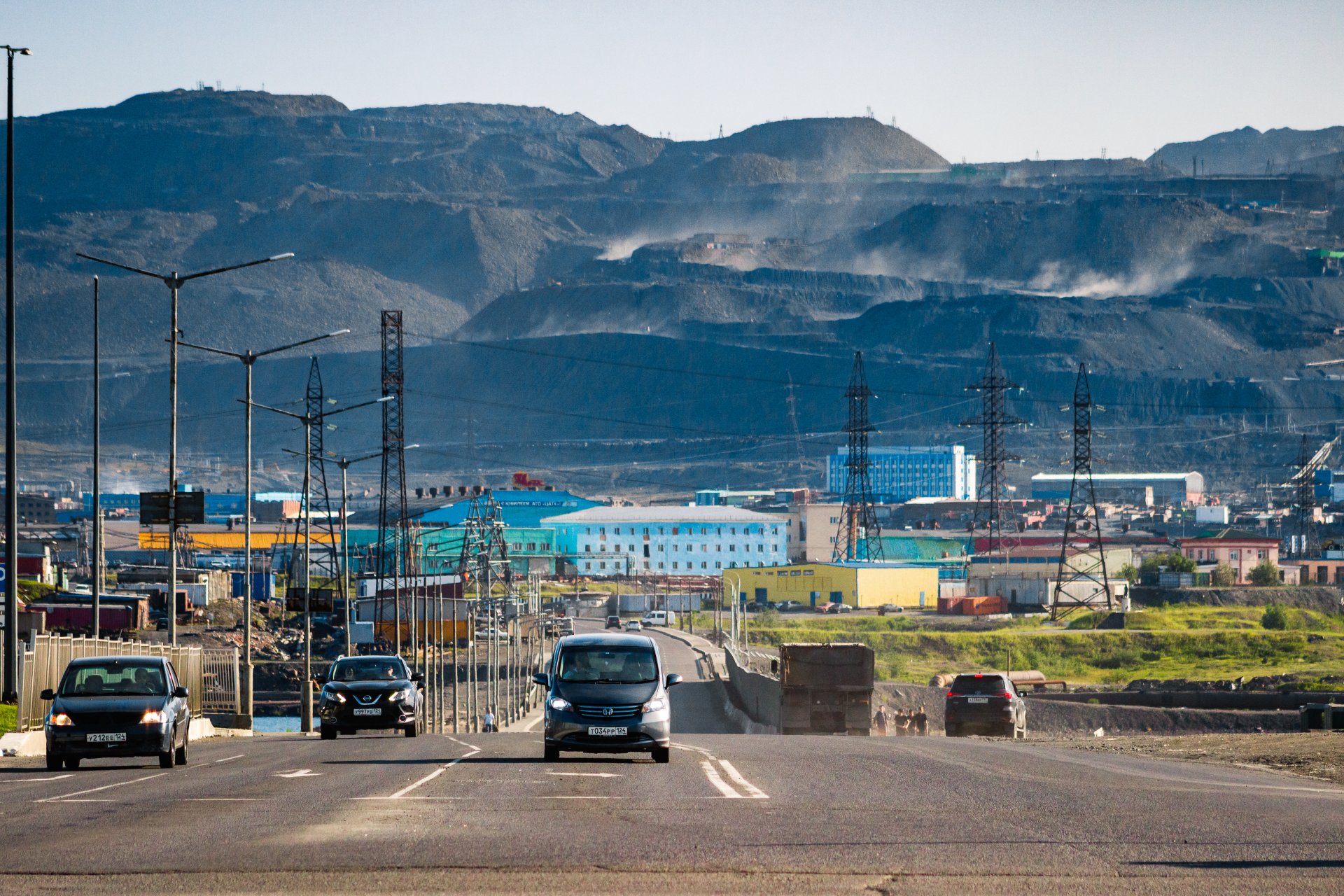 Street view of the  Medvezhy Ruchey quarry.