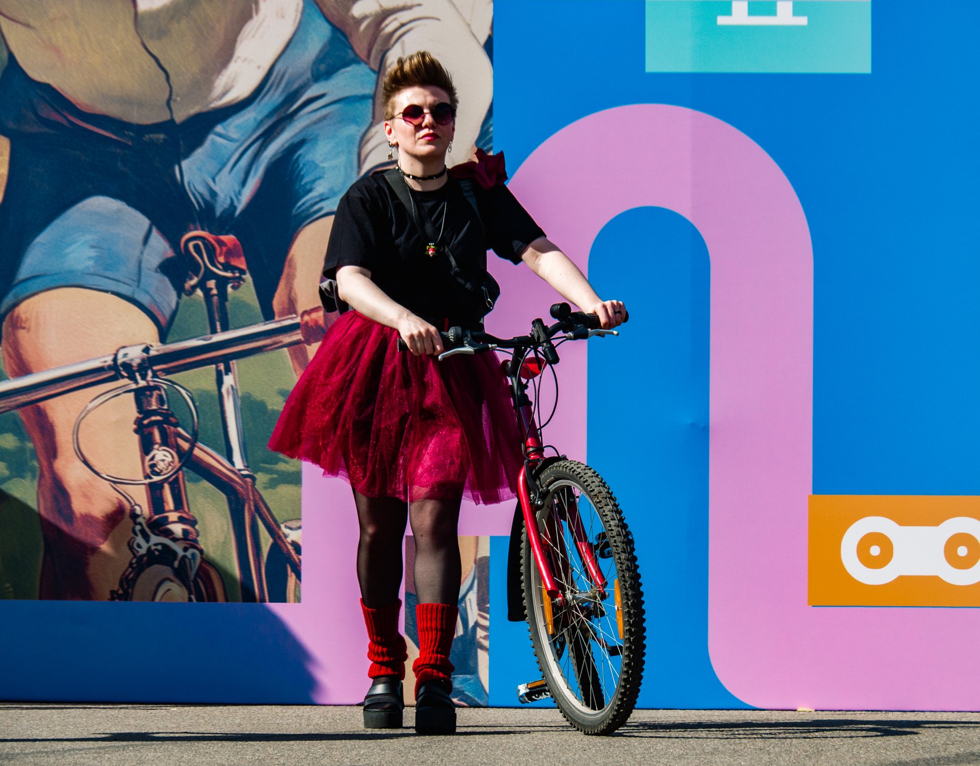 Many participants not only rode around the center of the capital, but also pleased the audience with their bright outfits and images.