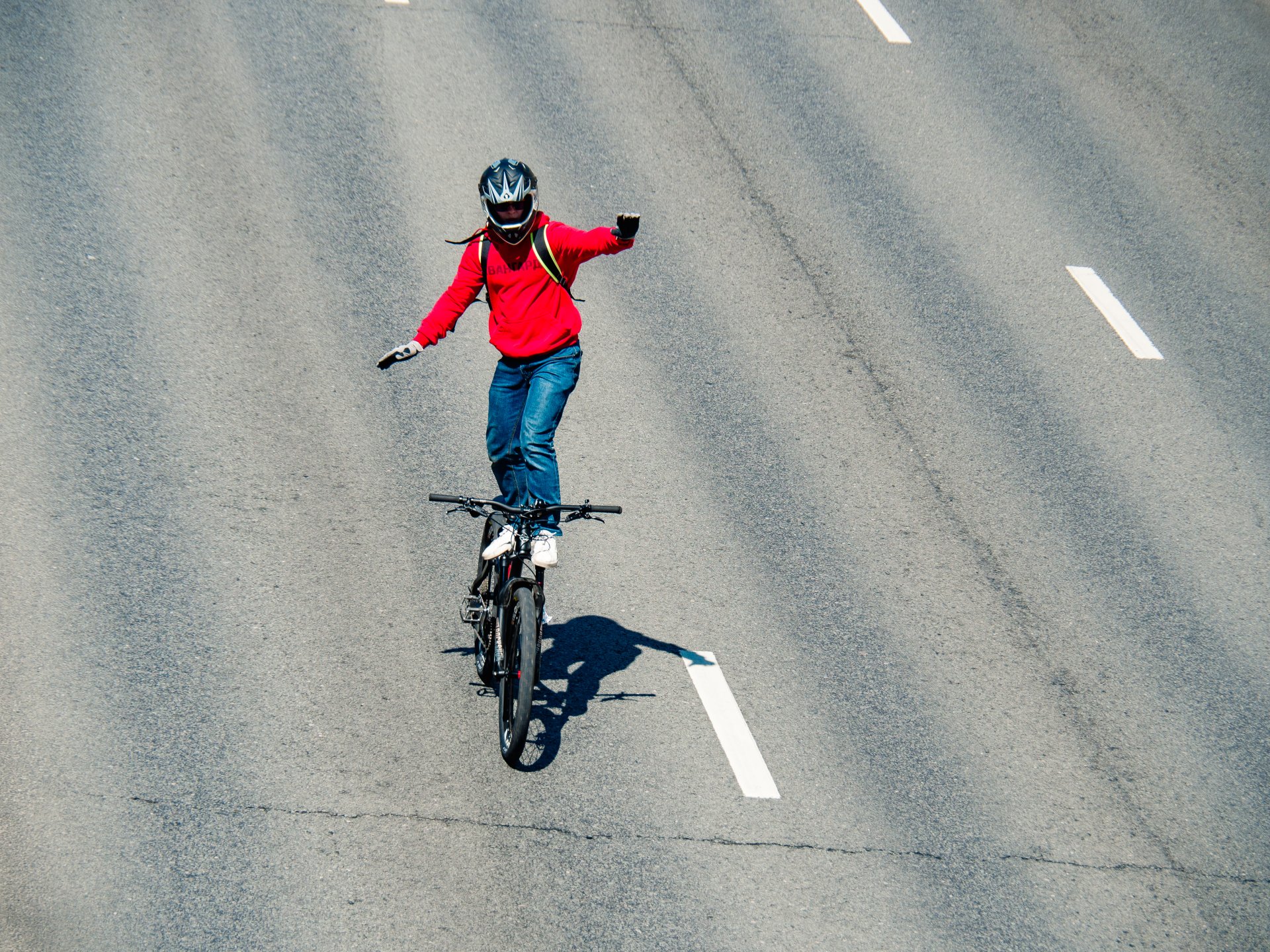 Some participants demonstrated extreme cycling skills. They did all this at their own risk. Of course, driving this way is very dangerous and not recommended.