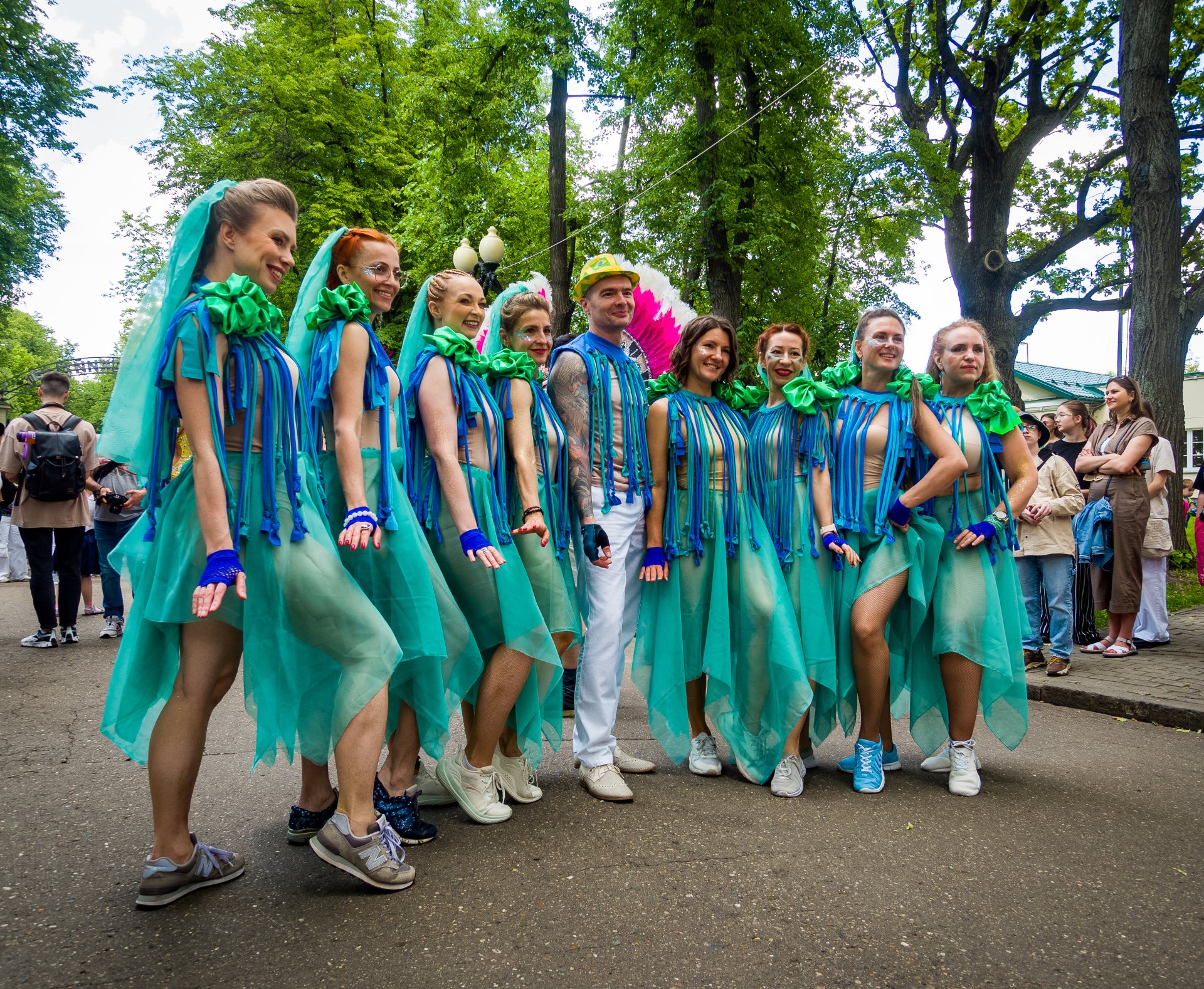 This year the theme of the festival was the sea. That is why there was a lot of blue in the colors of the costumes of the carnival participants.