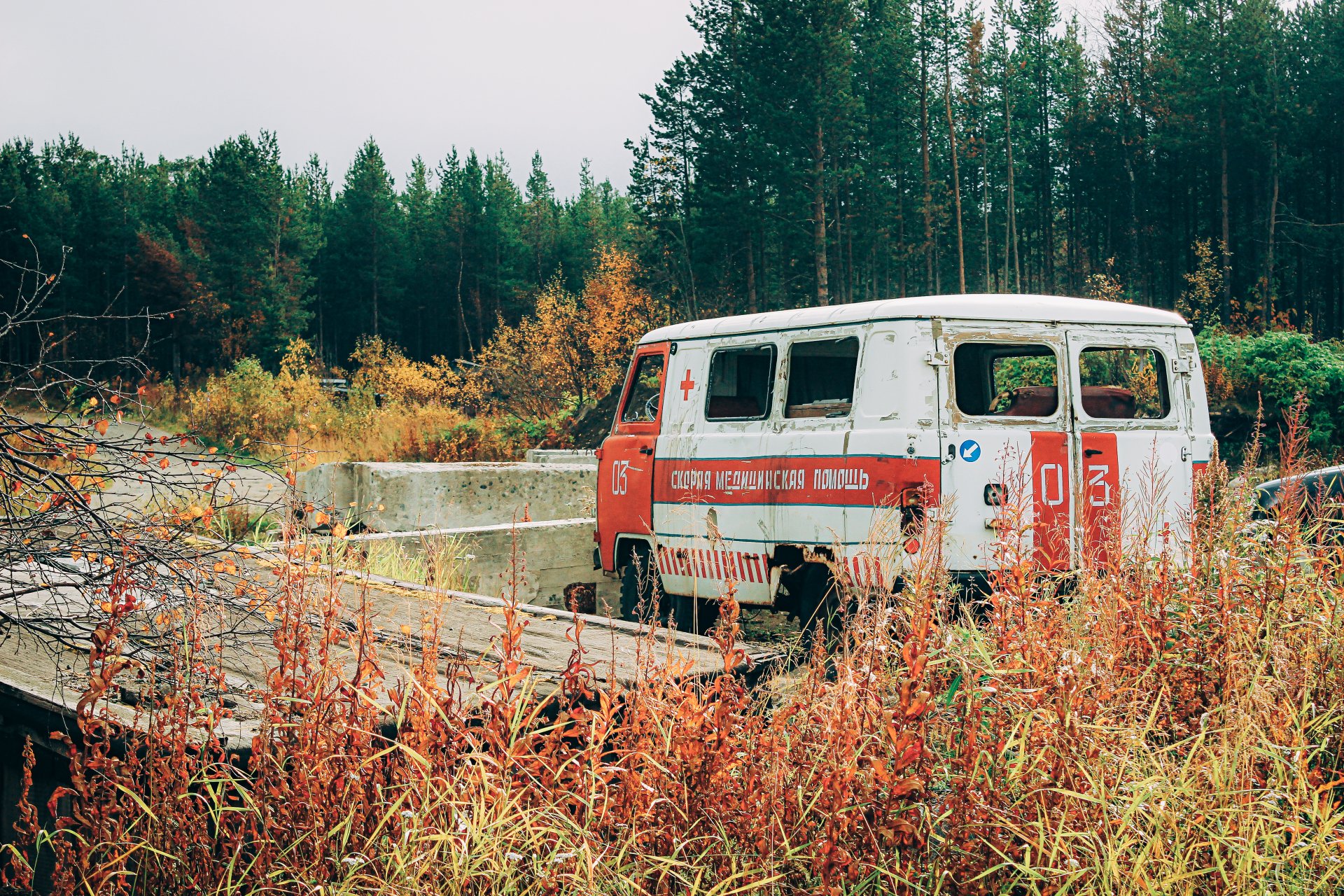 A crashed ambulance near the village of Lovozero.