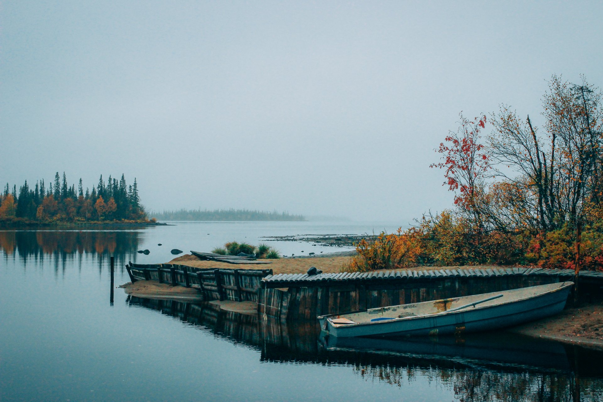 The misty shores of the Seidozero.