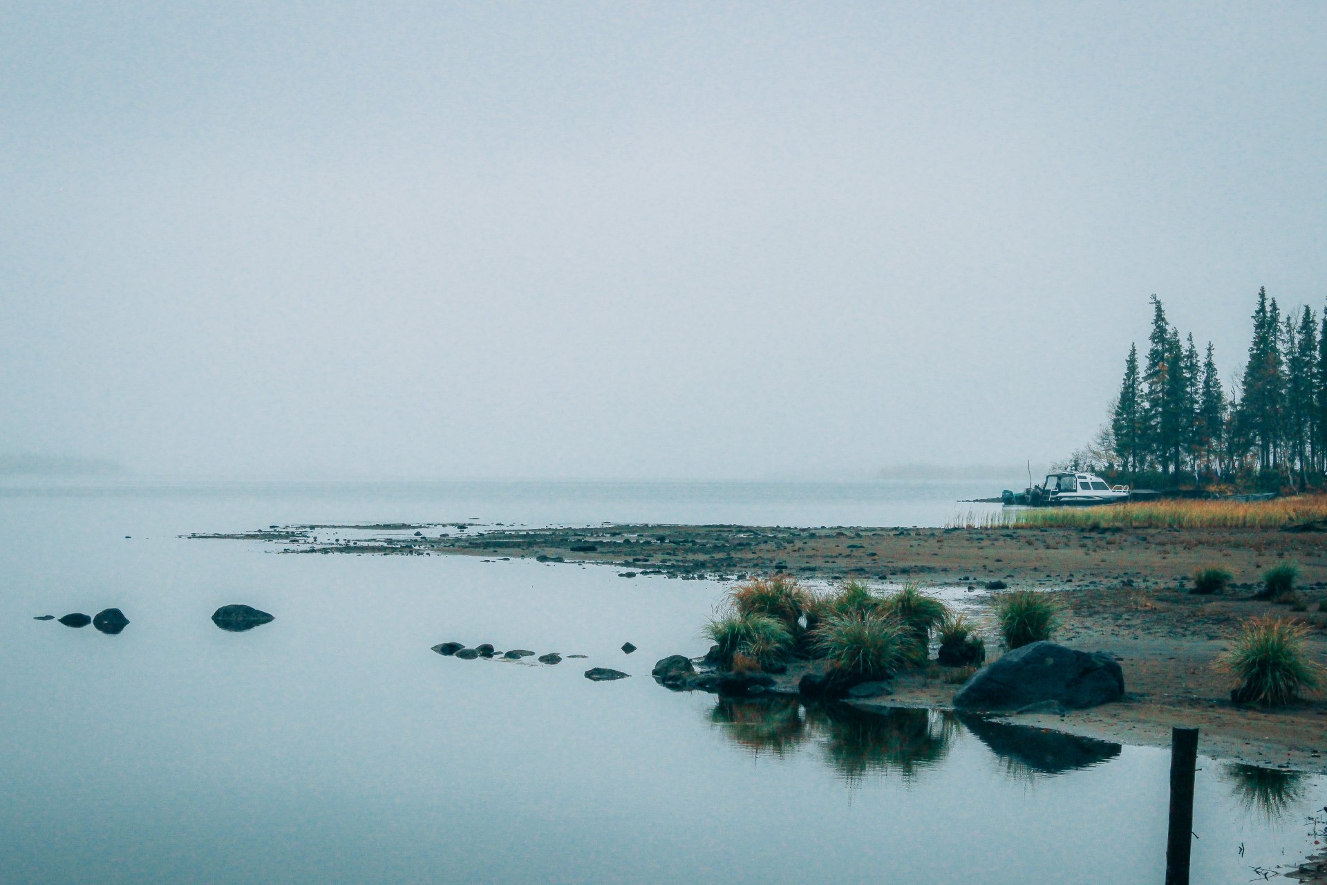 The misty shores of the Seidozero.