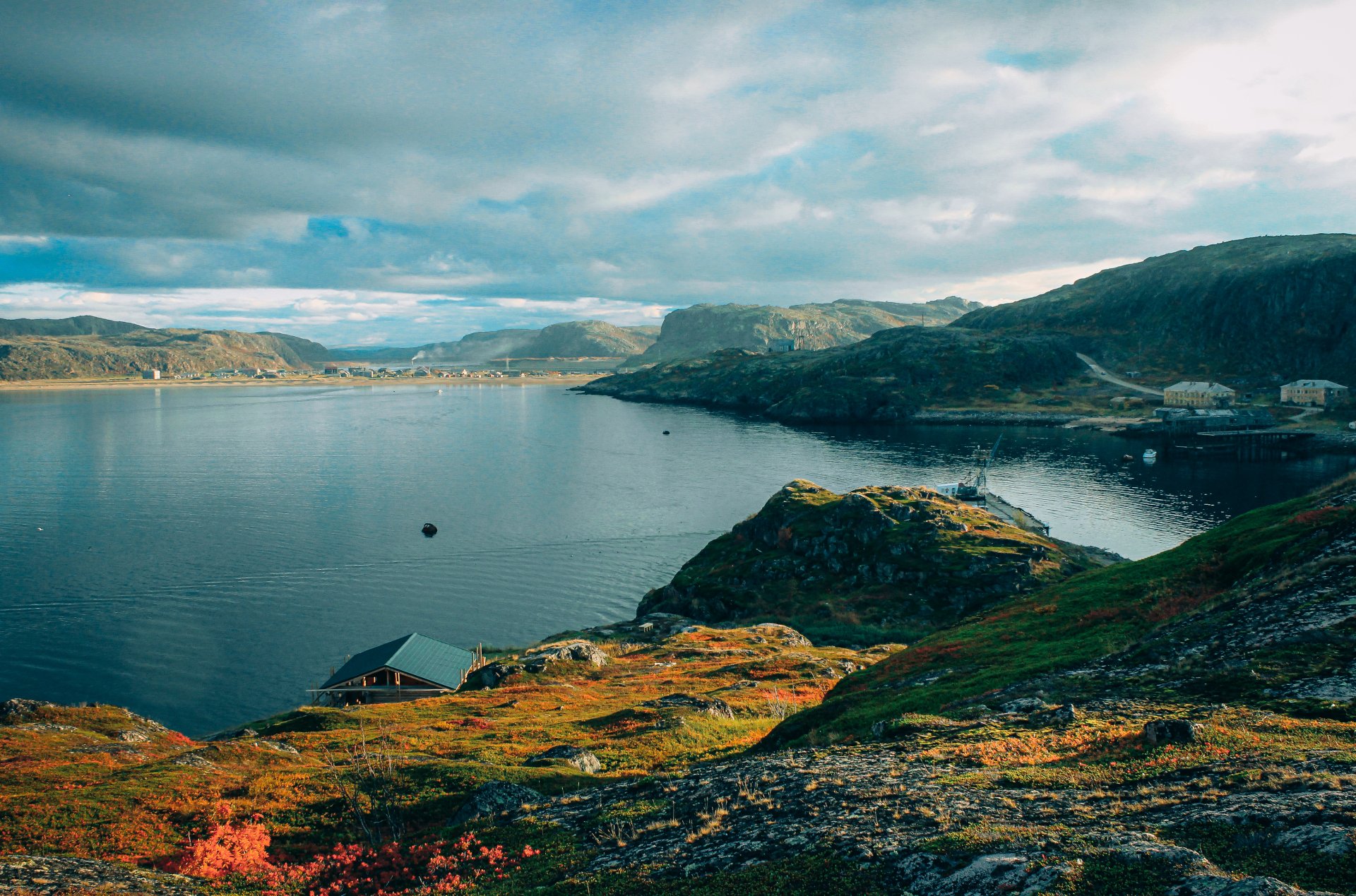 A bay on the shores of which fishermen have been living since the sixteenth century.
