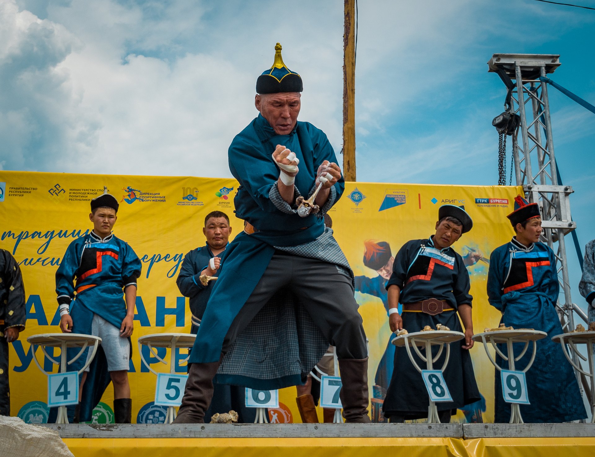 National competition "Kheer Shaalgan" (breaking a cow's backbone with the palm of the hand).