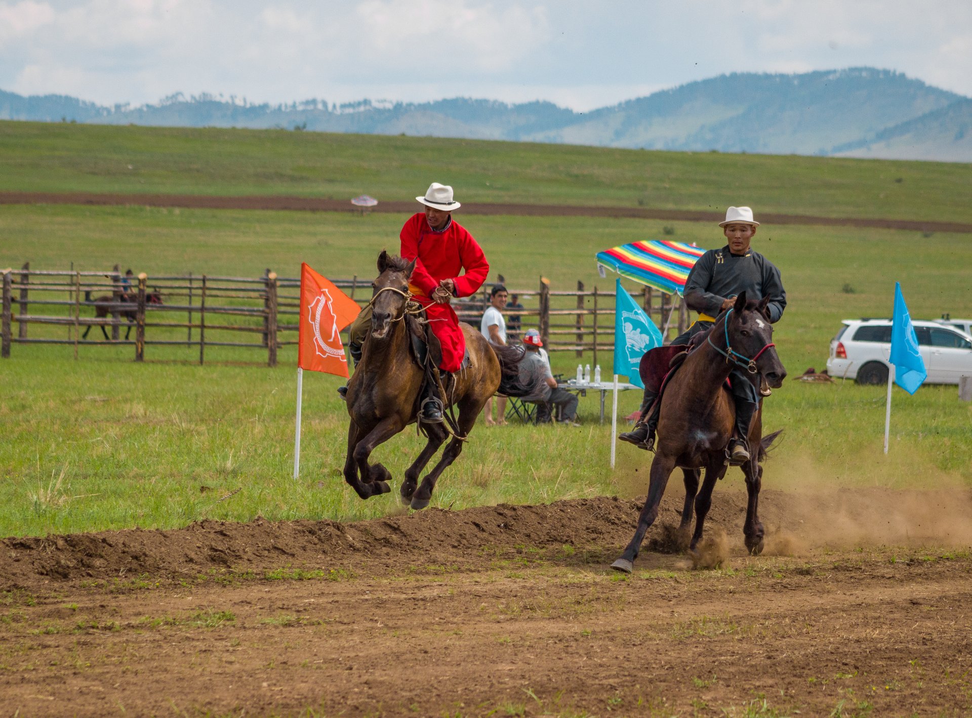 The winner of the race is Beligto Ukhinov (left).