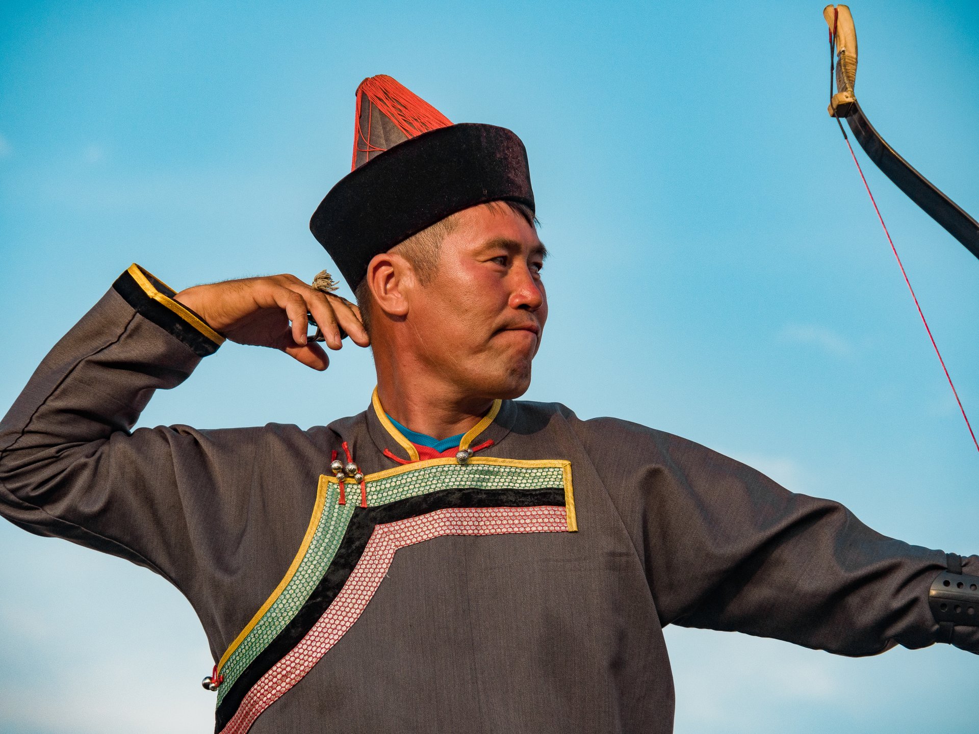 Despite the intense heat, all participants must wear national costumes according to the competition rules.