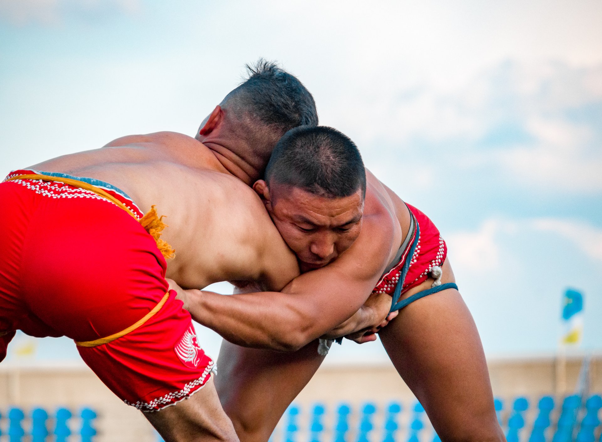 The wrestlers are given 5 minutes to fight. If after 5 minutes there is no winner, the continuation of the fight is decided by lot. A coin is thrown into the air. Whoever gets "heads" is given the right to be the first to grab the opponent by a special belt (sash).