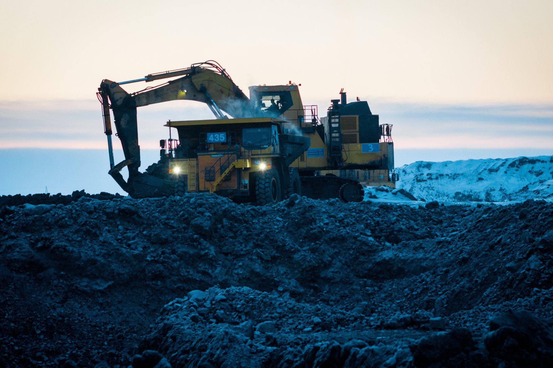 Heavy construction equipment at the Yunyaginsky coal mine.