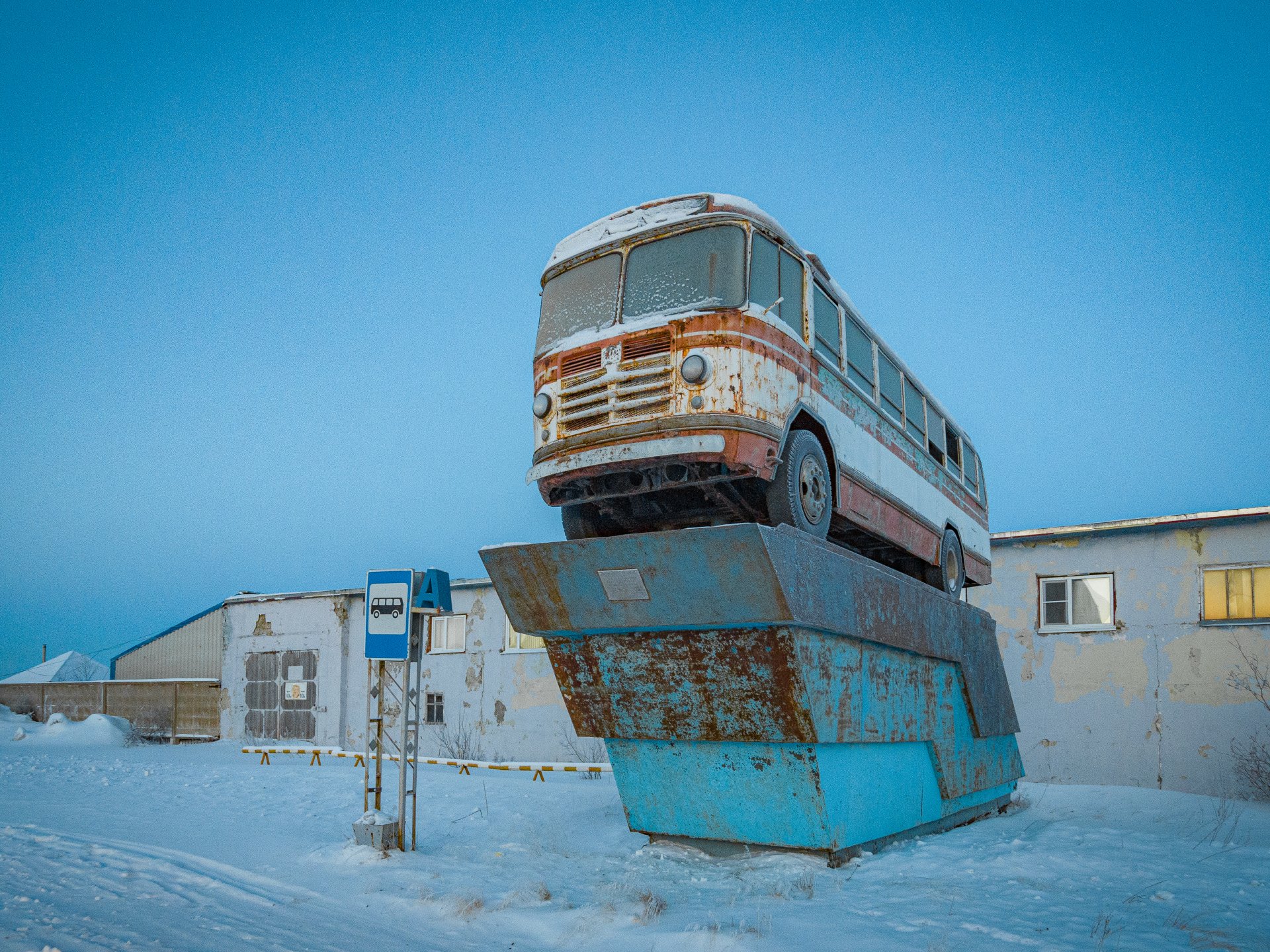 A monument to the Soviet bus. The sign reads: "LiAZ-158 buses operated on the roads of the Arctic from 1960 to 1979. Leading drivers Golota N.A., Mr. Goncharov A.I. increased the mileage of bus #07-68 without major repairs to 1,150,000 km."