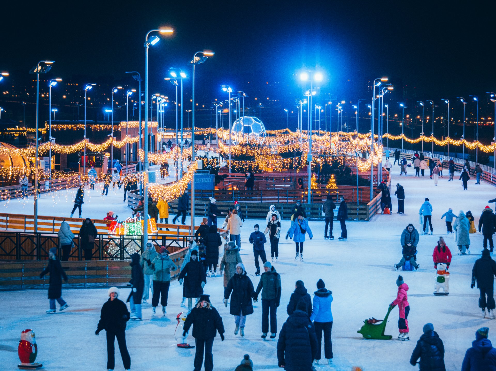 The comfortable capacity of the ice rink exceeds 2,500 people.