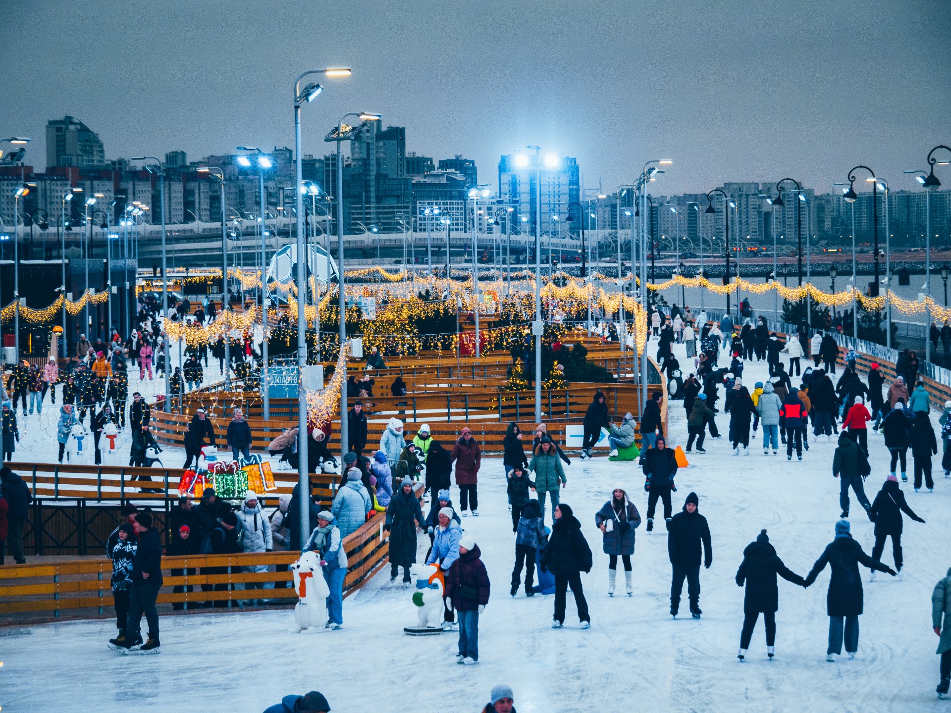 The comfortable capacity of the ice rink exceeds 2,500 people.