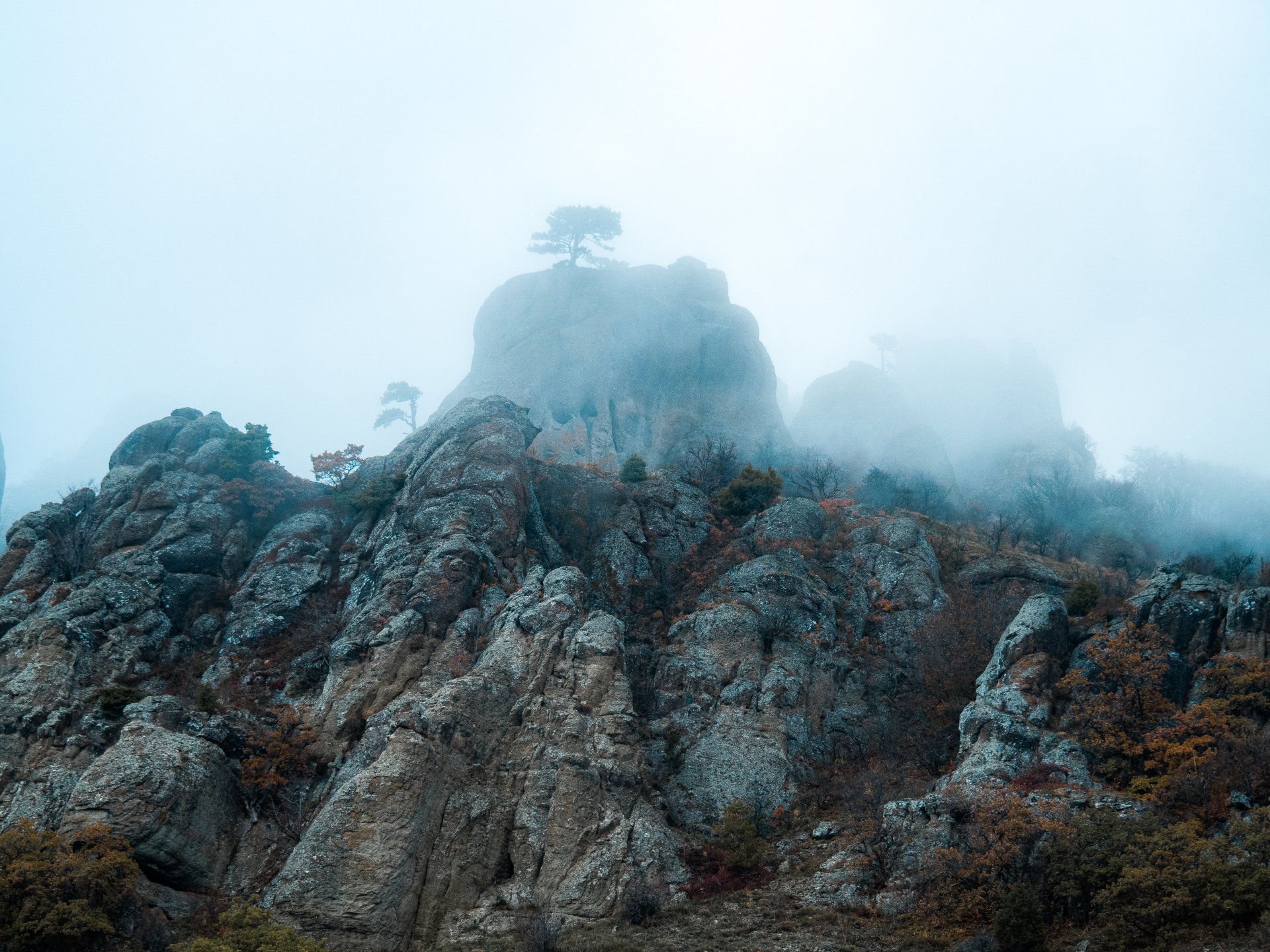 The ancient Greeks called the mountain Funa (Smoking).