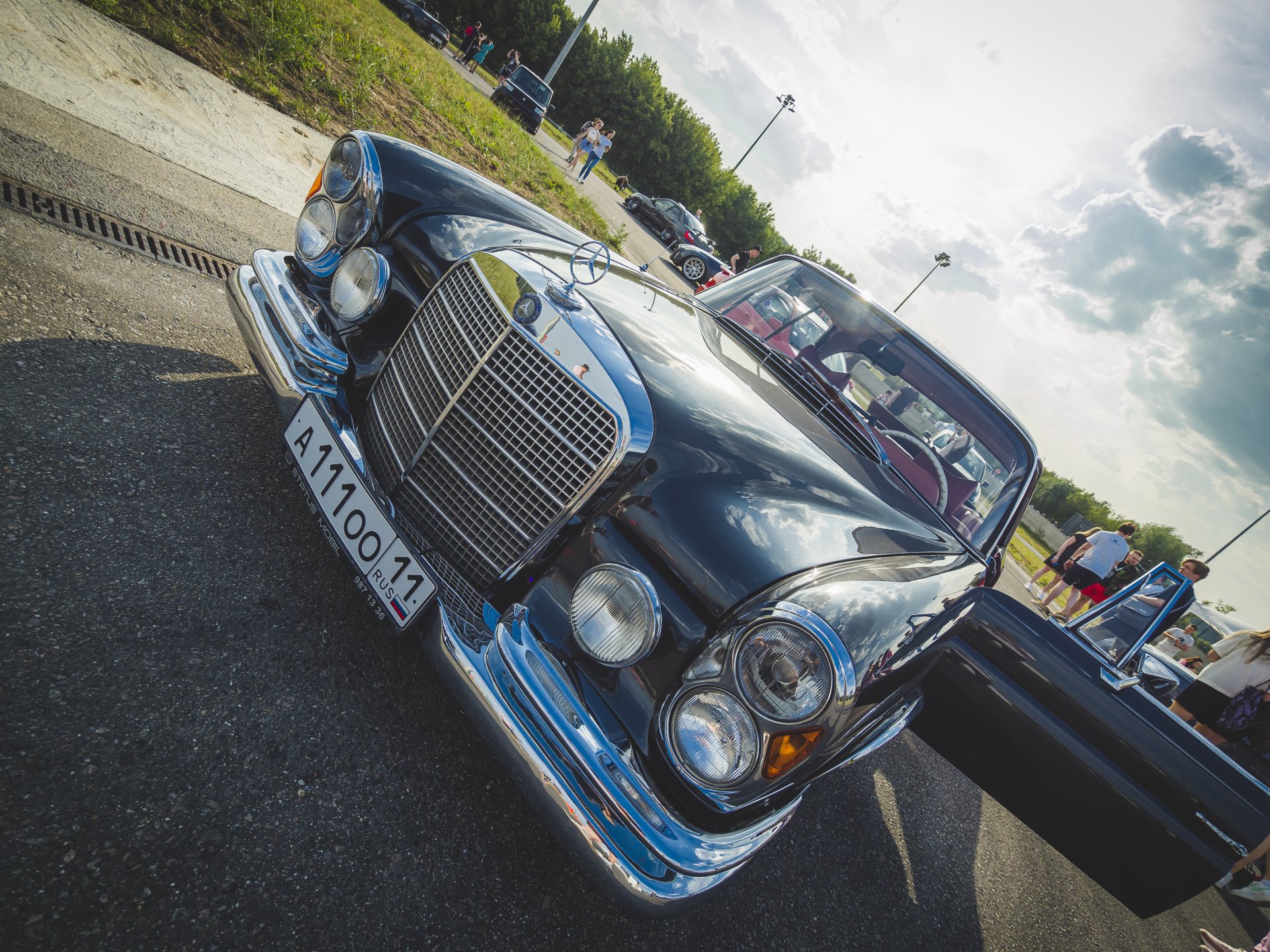 Among the huge number of modern cars, the festival always presents cars with a rich history. Mercedes-Benz W111.