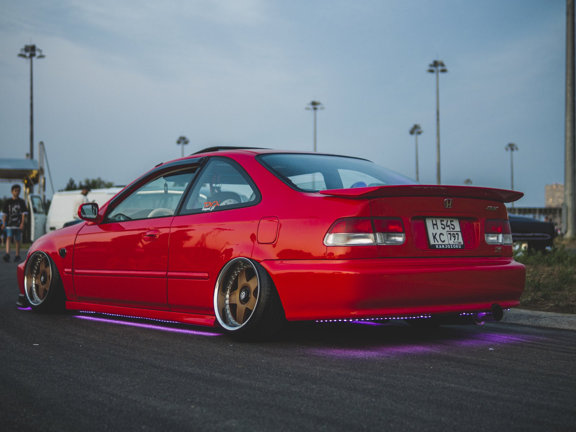 Honda Civic. A large number of the presented car projects cannot be found on the city roads. Russian laws impose strict safety requirements and almost all changes in the design are prohibited. With such wheels and additional lighting, you will immediately be fined by the police.