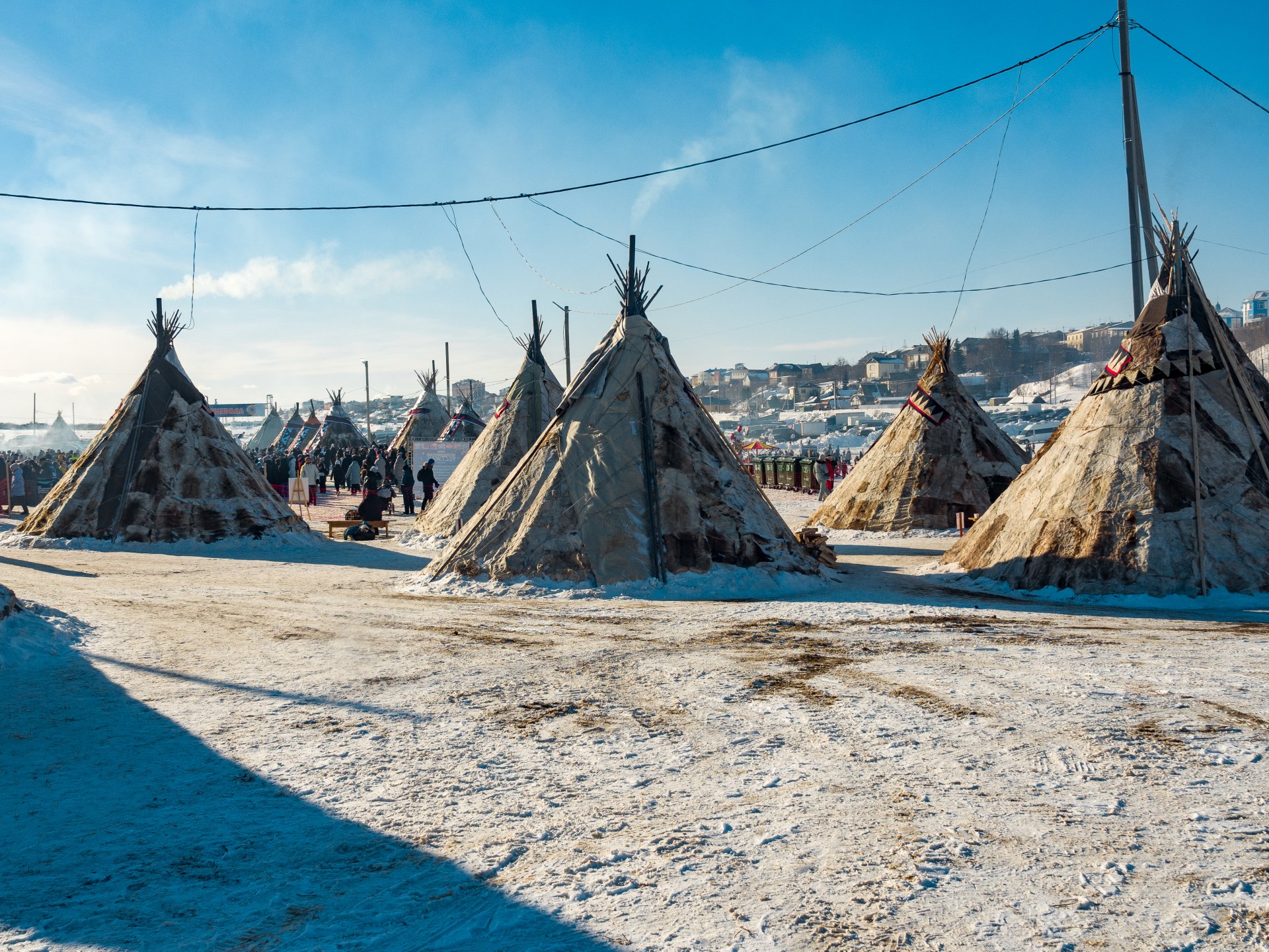 During the festival, reindeer herders set up their tents right on the bank of the frozen river, on the city beach.
