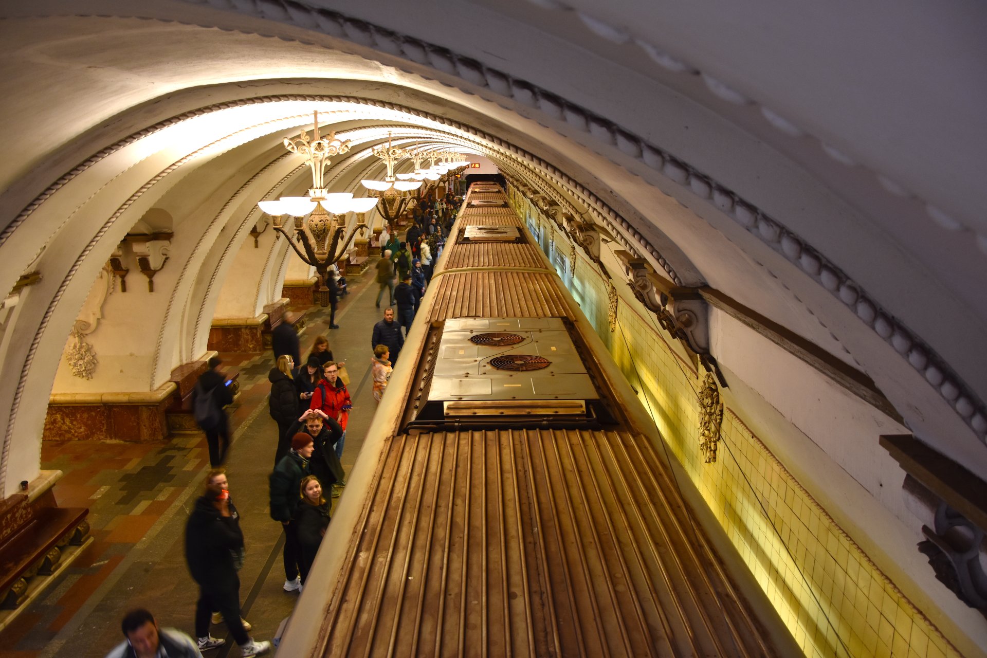 Metro arriving at Arbatskaya station, Moscow, 2023