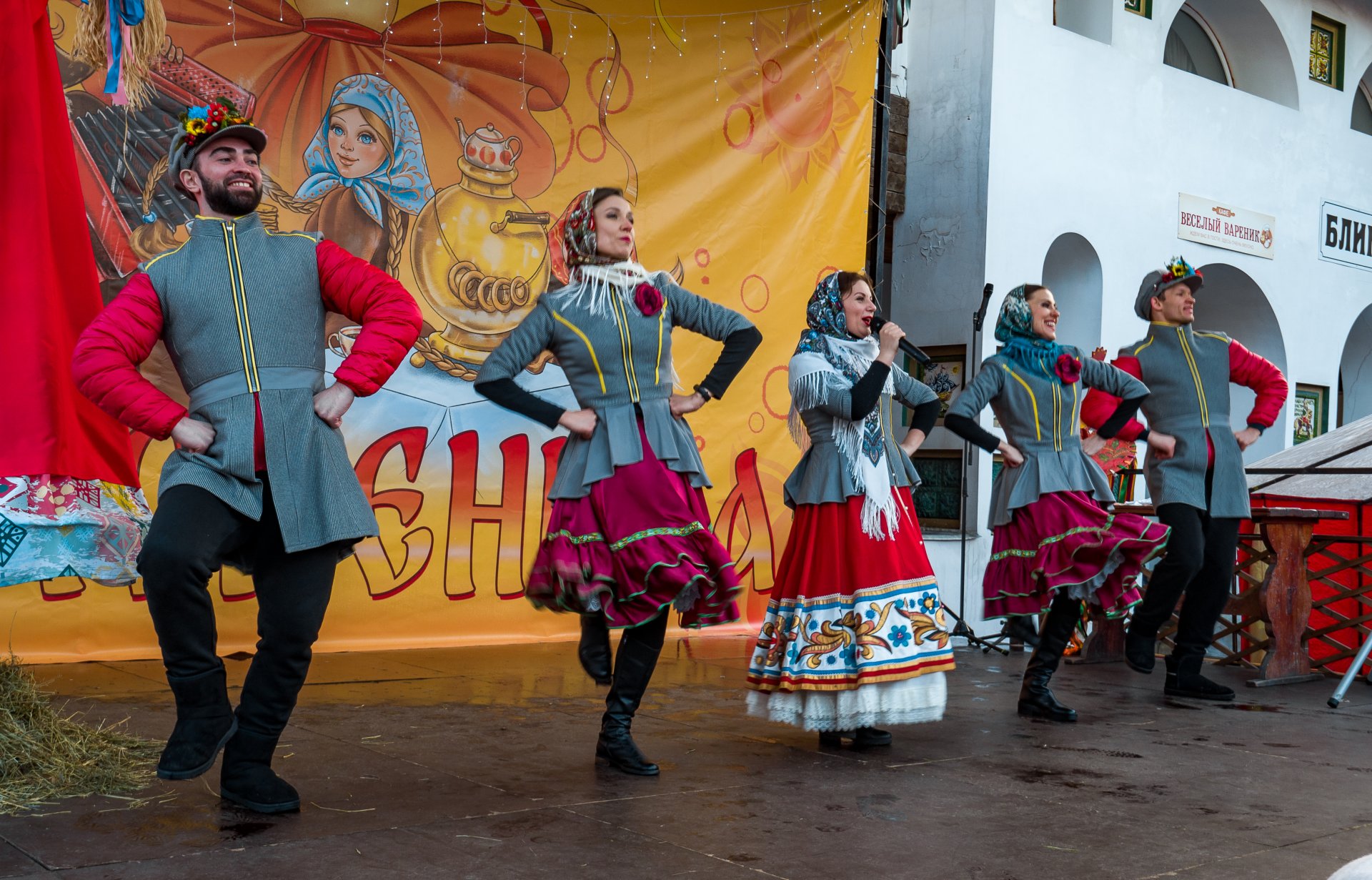 Performances of the national Russian show group «Paraskeva».