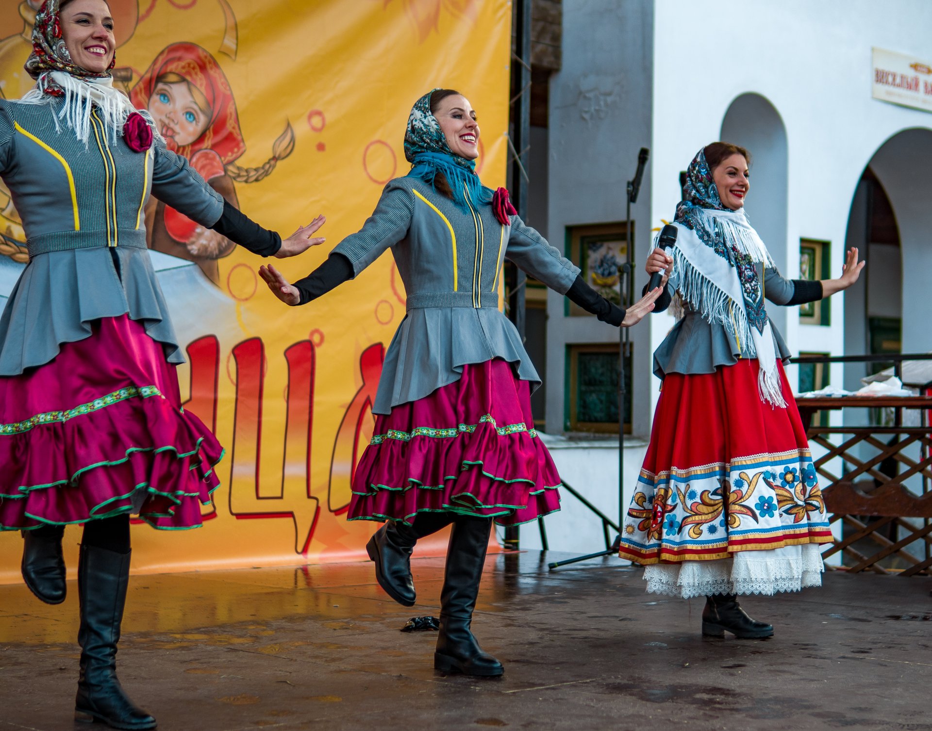 Performances of the national Russian show group «Paraskeva».