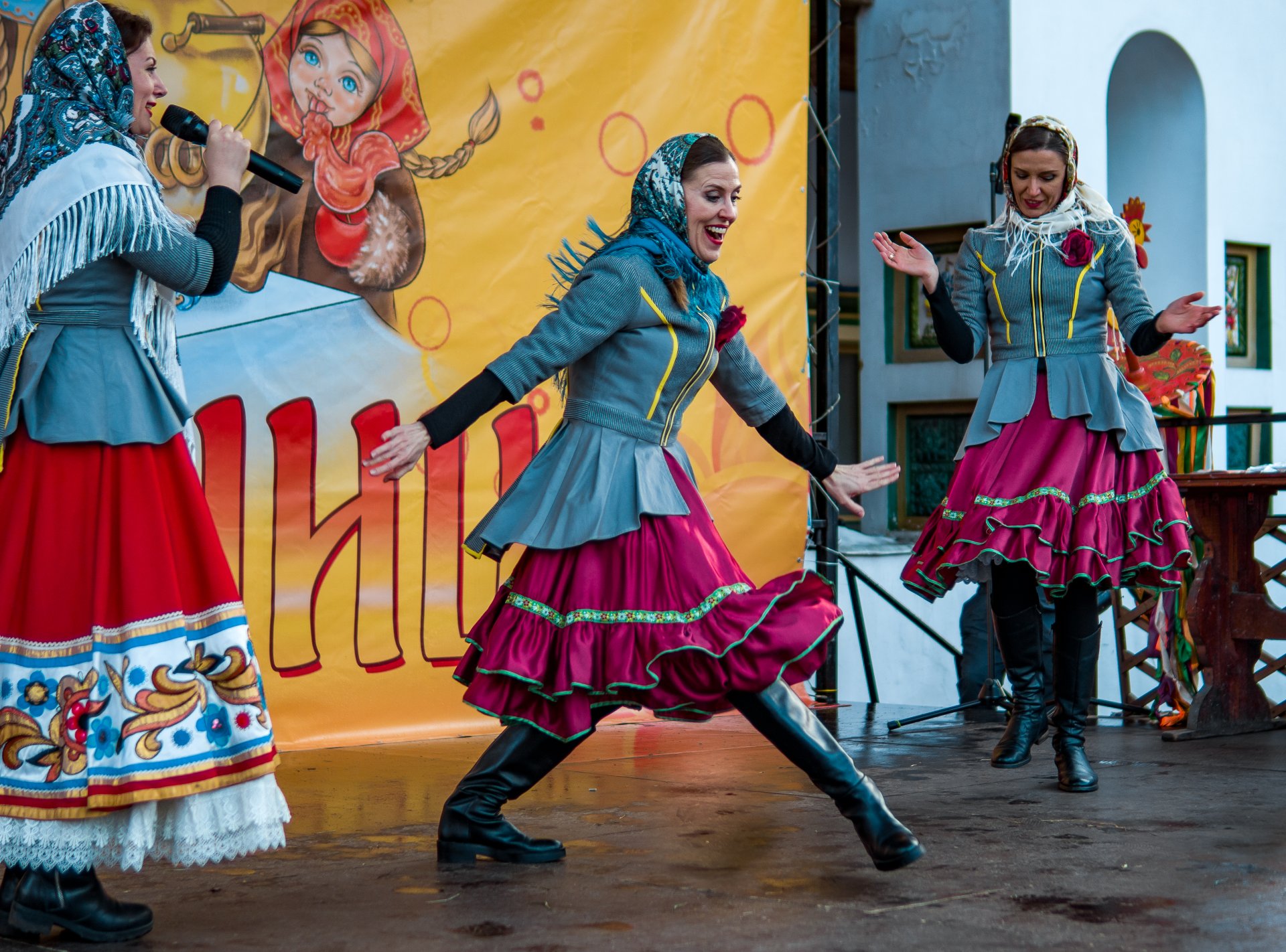 Performances of the national Russian show group «Paraskeva».