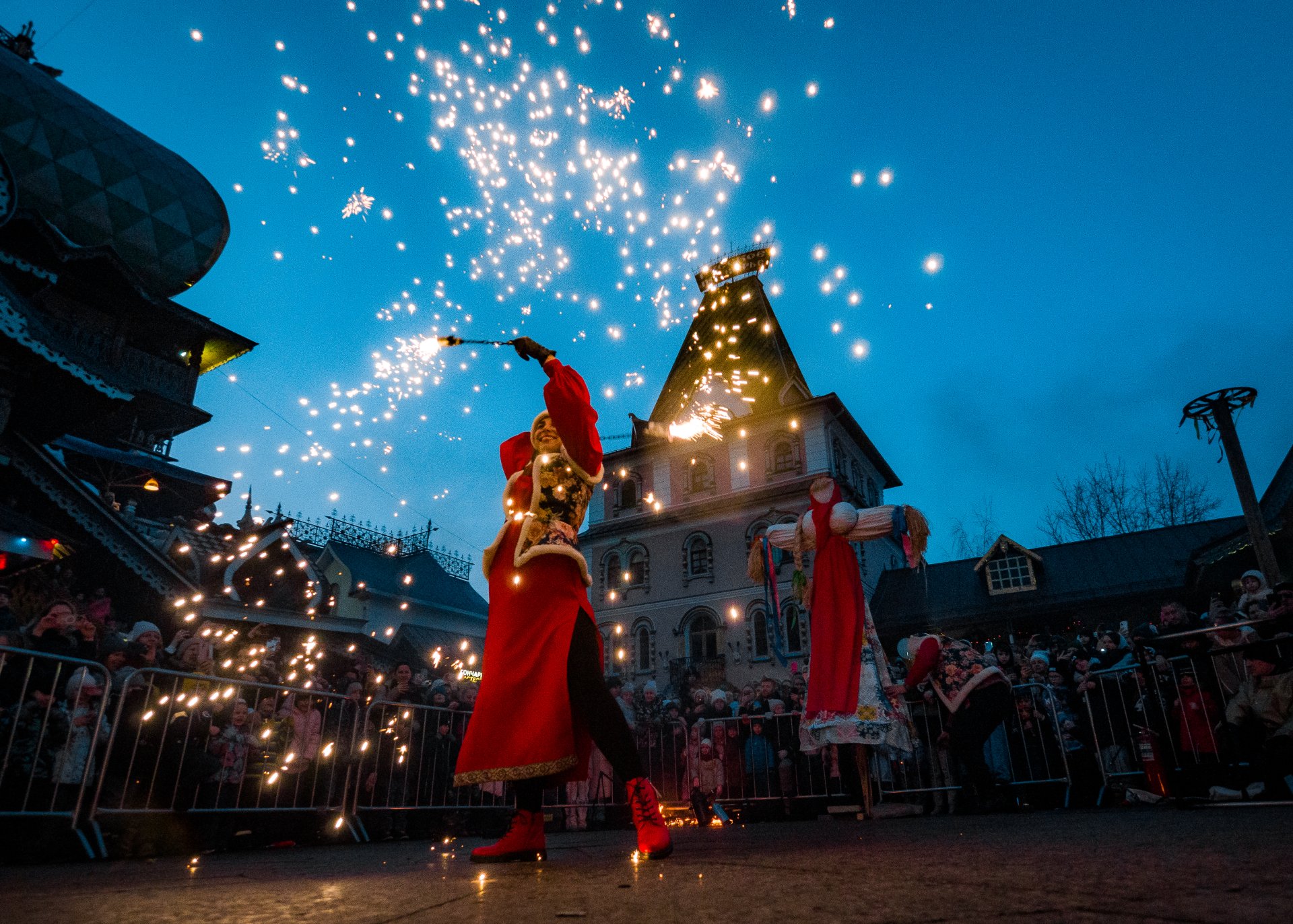 Fire show before the ceremony of burning an effigy of Maslenitsa.