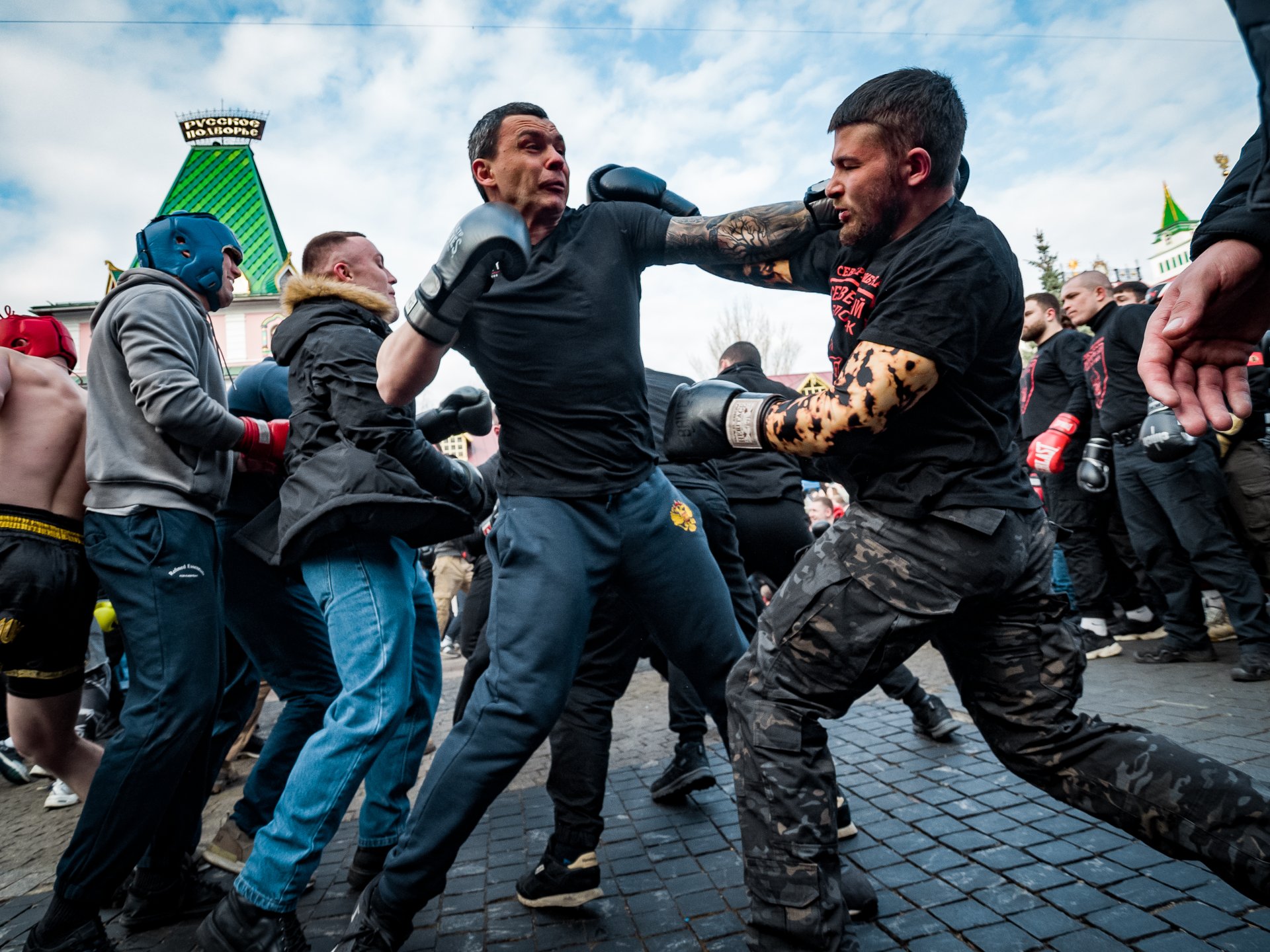 In modern times, in order to avoid serious injuries and deaths, fist fights are held in boxing gloves.