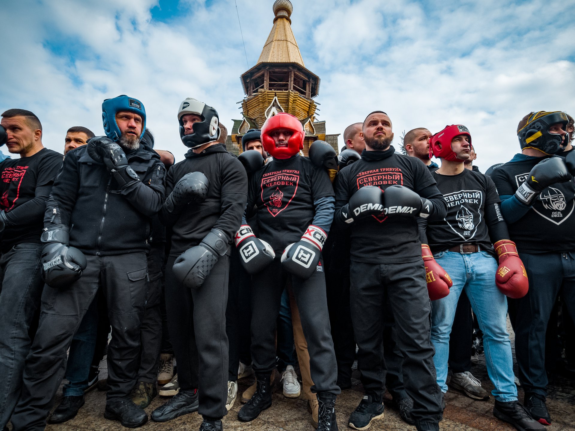 According to the rules, it is strictly forbidden to hit a recumbent person. No one is interested in seriously injuring an opponent. Therefore, if one of the participants fell, everyone immediately helps him, including the one who hit him.
Here on this photo is "Северный человек" (Northern Man) team.