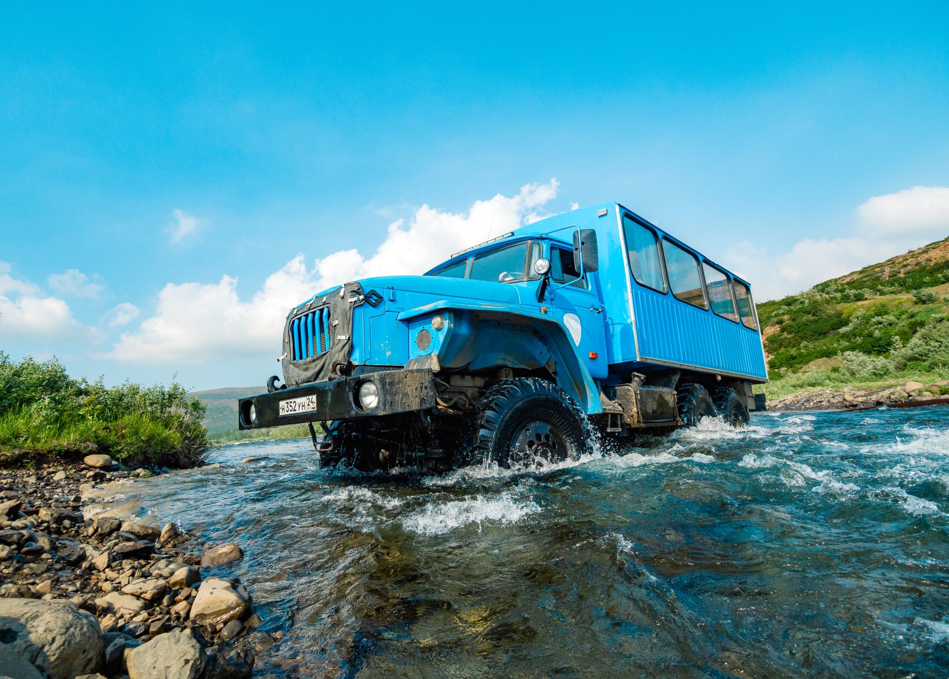 Ural-4320 with a 6 × 6 wheel arrangement crosses a stormy river on the Putorana Plateau.